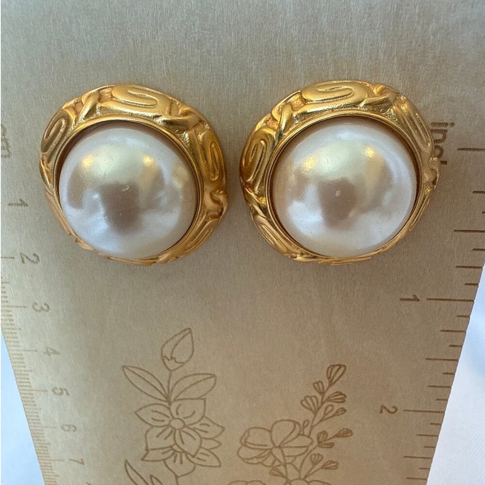 Classic Elegant Pearl Statement Earrings Matte Gold Tone Post Back 80s EUC